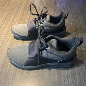 ESTATE SALE PUMA CHARCOAL SOFT FOAM COMFORT INSERT ATHLETIC SHOES